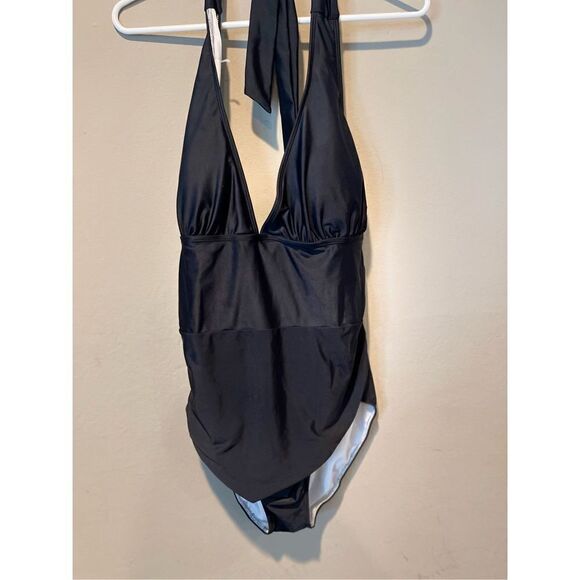 Nanu swimwear blk Deep-V Halter One-Piece size Lg
NWT - Picture 1 of 5